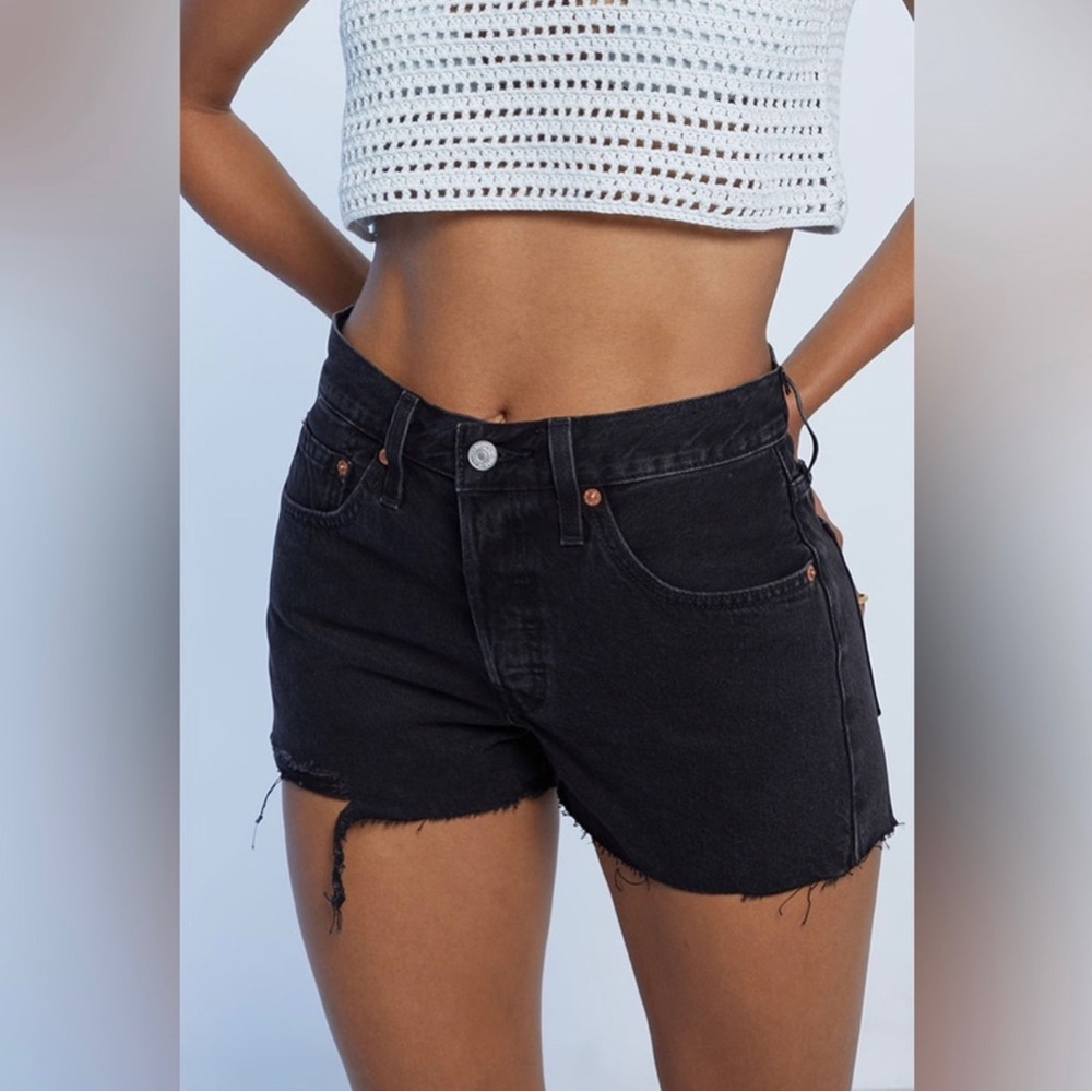 Levi’s 501 women’s black cutoffs size 27